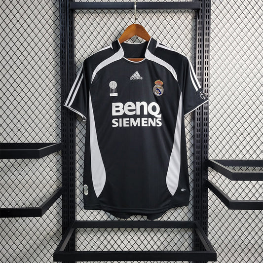 Camiseta de visitante del Real Madrid 2006/07