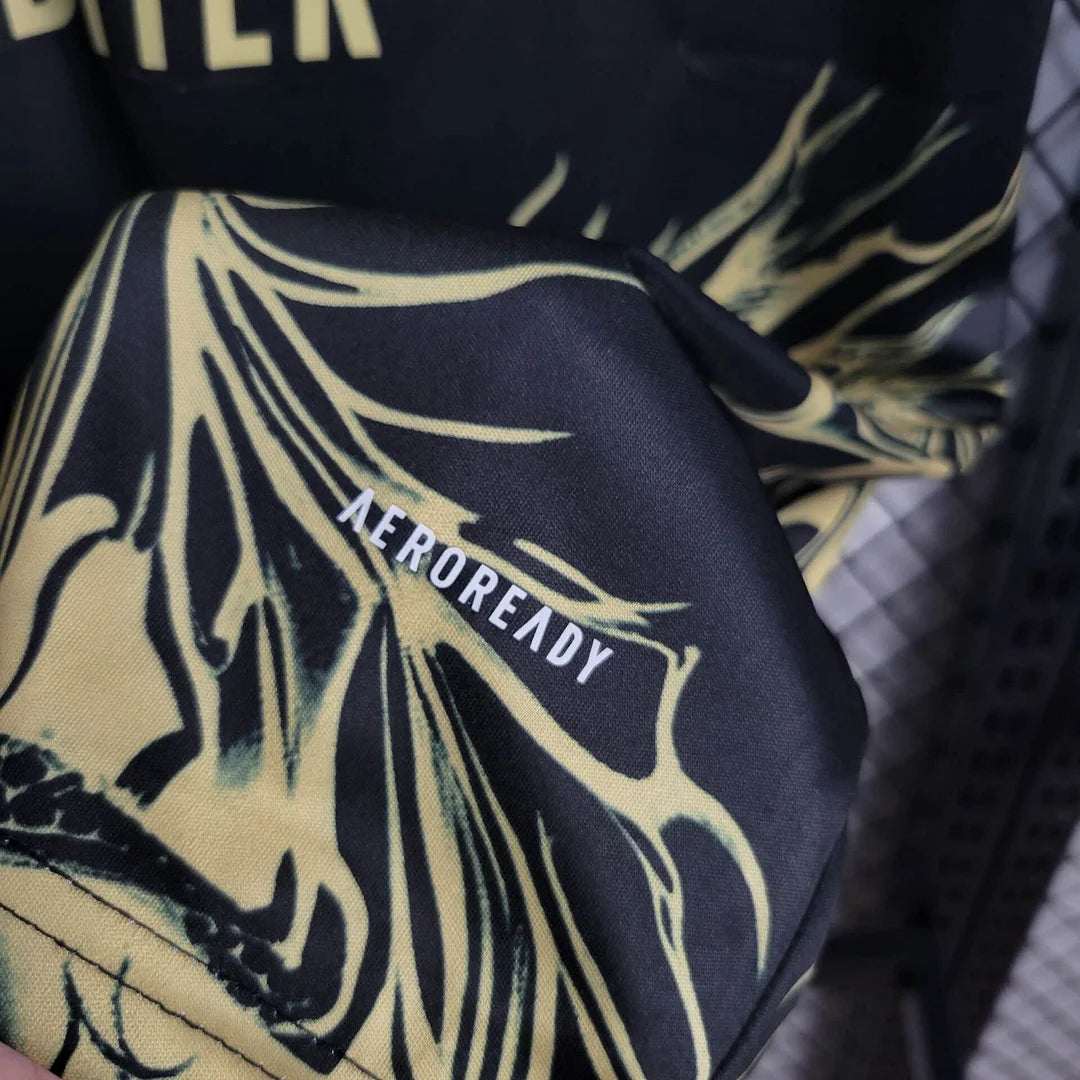 Camiseta de edición especial "Dragón de Oro" del Real Madrid 25/26
