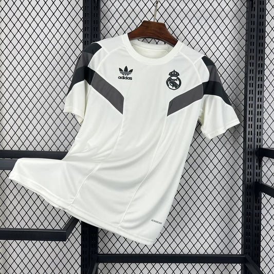 Camiseta de edición especial 25/26 Real Madrid "Black & White"